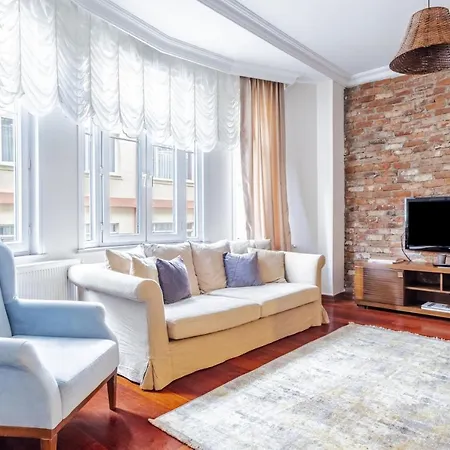 Centrally Located With Balcony In Sisli Apartman *