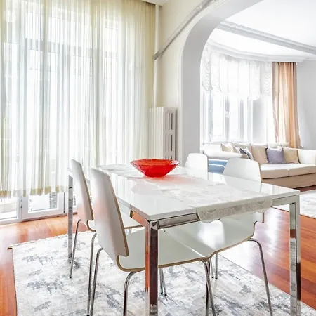 Apartman Centrally Located With Balcony In Sisli