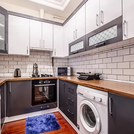 Centrally Located With Balcony In Sisli * Isztambul