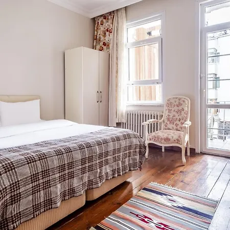 Centrally Located With Balcony In Sisli Apartmán