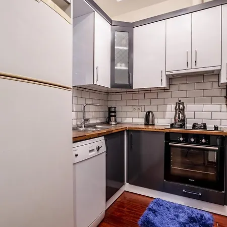 Centrally Located With Balcony In Sisli アパート イスタンブール