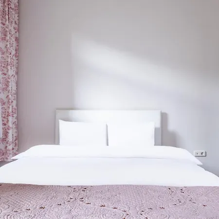 Centrally Located With Balcony In Sisli Apartmán