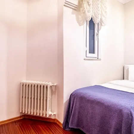 Centrally Located With Balcony In Sisli Apartment