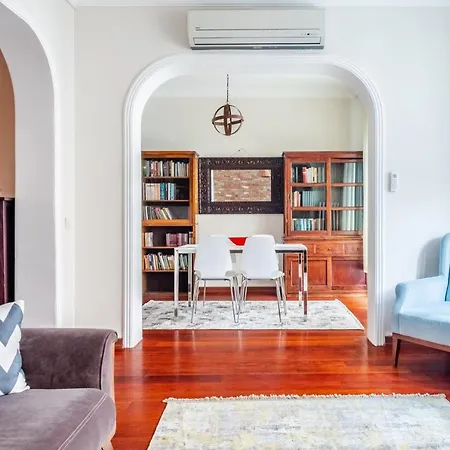 Apartment Centrally Located With Balcony In Sisli