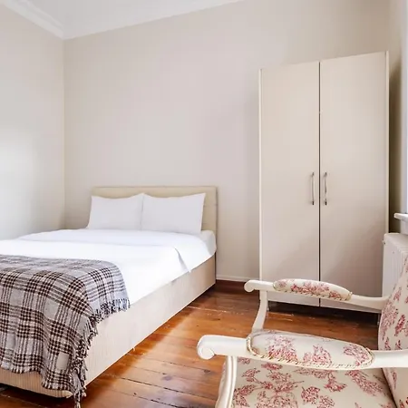 Centrally Located With Balcony In Sisli Apartment *